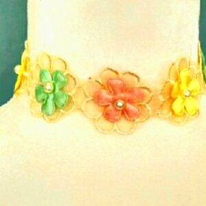 Flower and pearls Choker Necklace